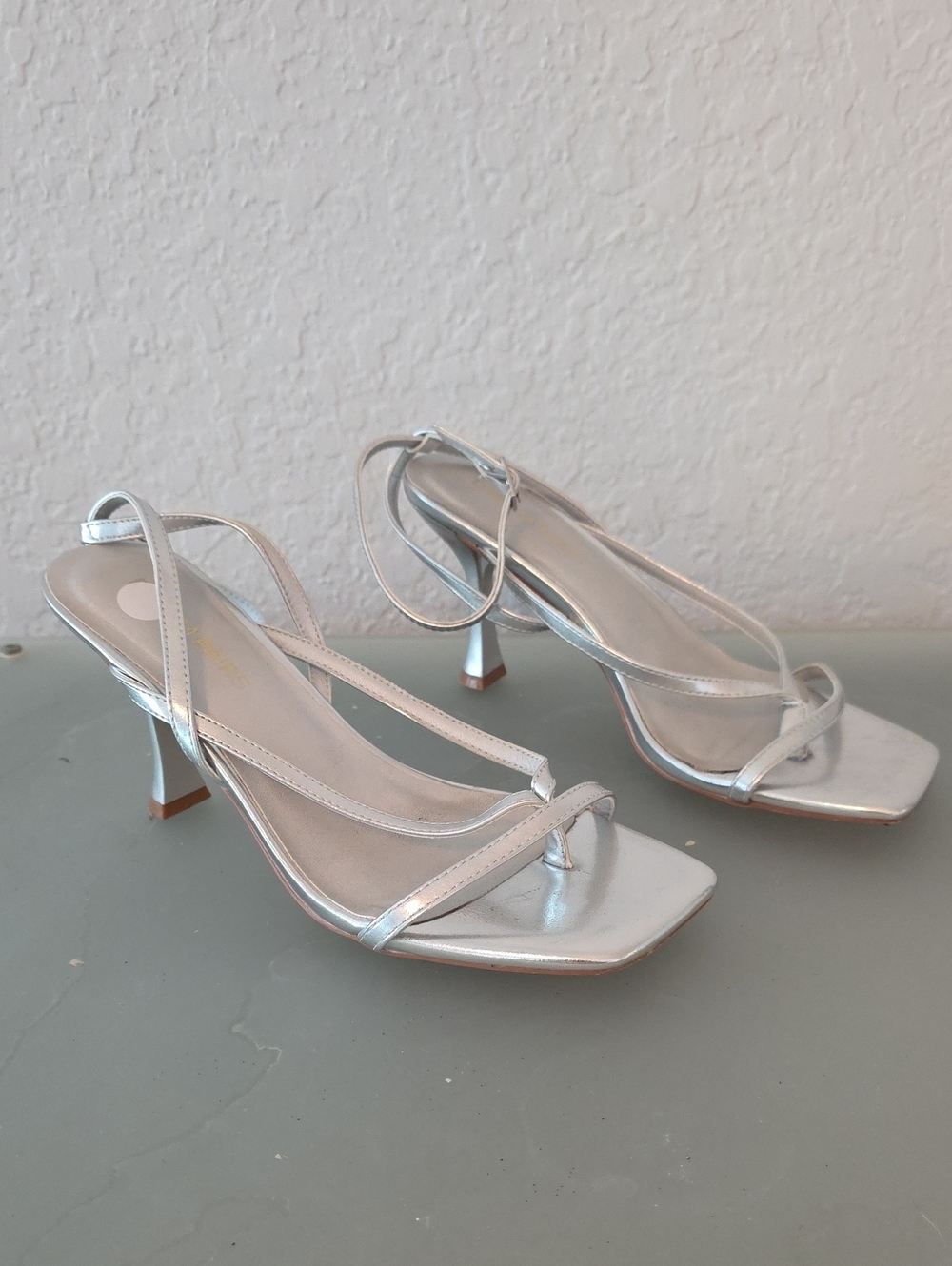 Dreamgirl Silver Strappy Mid-Heel Sandals Size 9